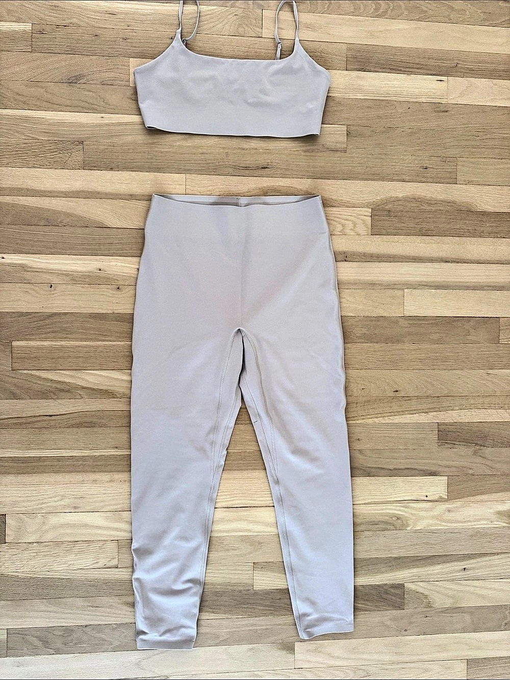 Le Ore Women's Two-Piece Legging Set in Cream Taupe Like New never worn! Size L